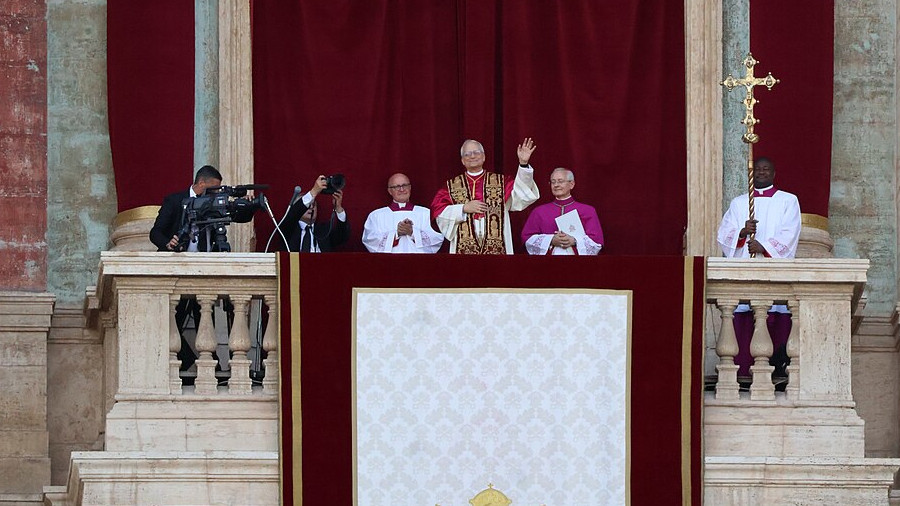 Papst Leo XIV., Loggia, Petersplatz