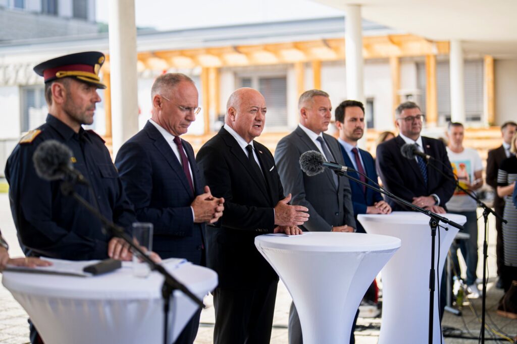 Pressekonferenz zum Amoklauf in Graz mit Bundeskanzler Stocker