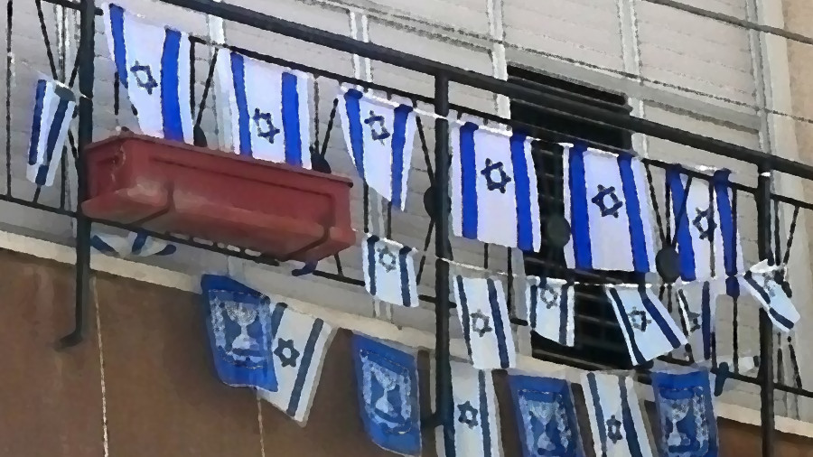 Israelische Flaggen, Unabhängigkeitstag; Ist Solidarität mit Israel richtig?