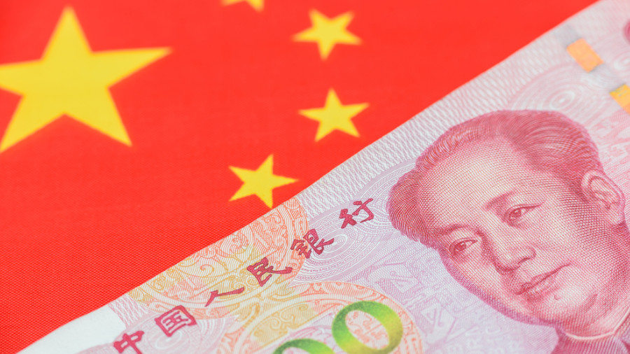 Hundert chinesische Yuan-Rechnung mit einer Flagge von China.