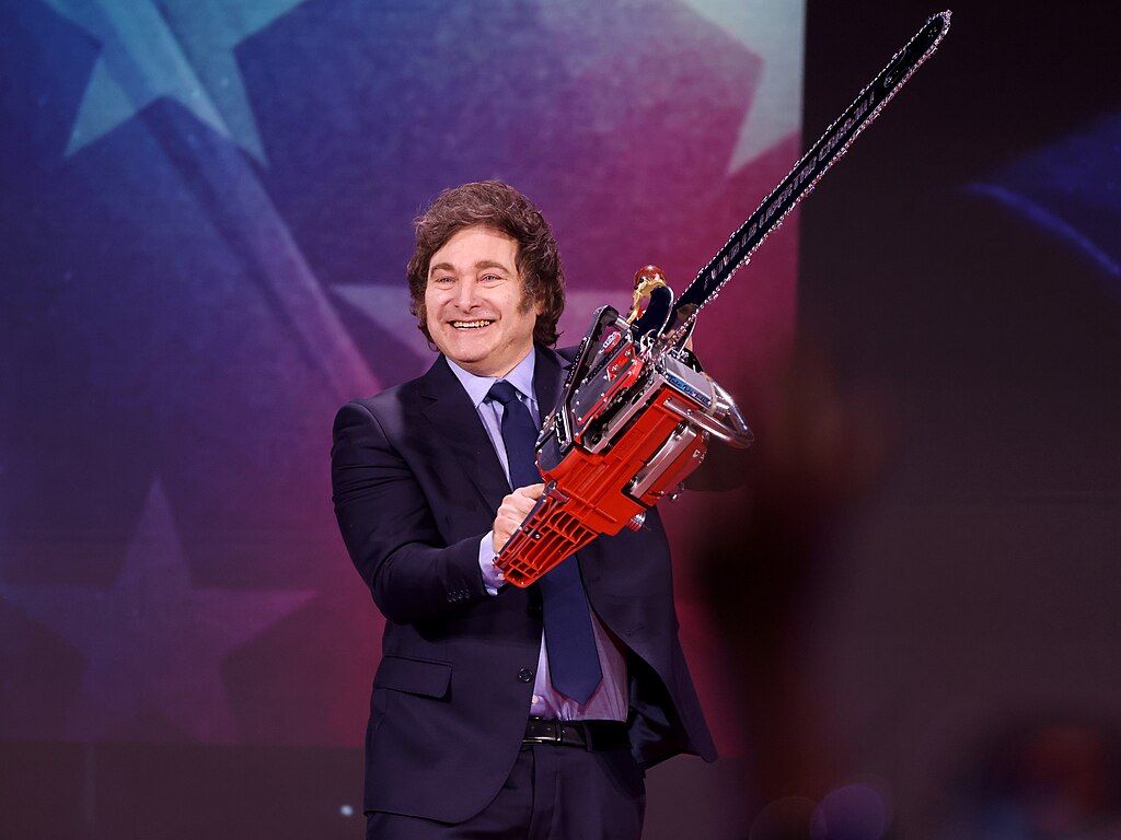 Milei mit Kettensäge