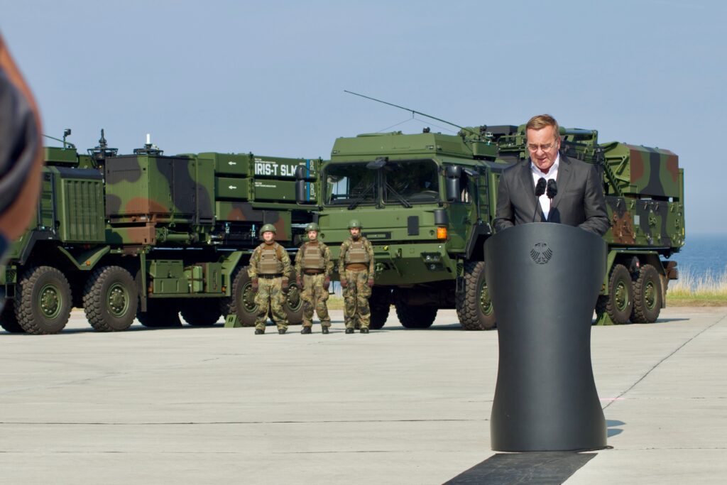 Boris Pistorius beim operativen Start des ersten Luftabwehrsystems IRIS-T SLM der Bundeswehr im September 2024
