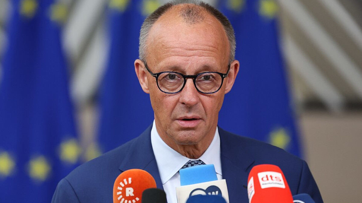 Friedrich Merz vor Mikrofon