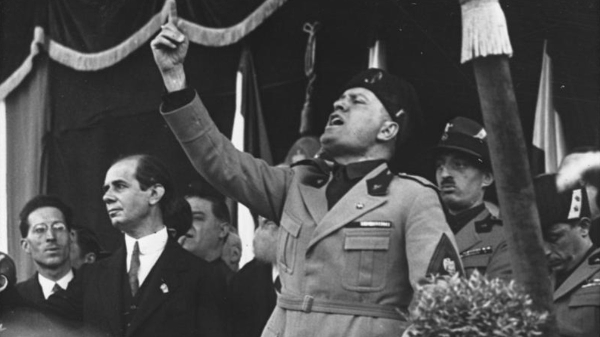 Benito Mussolini, Mai 1930