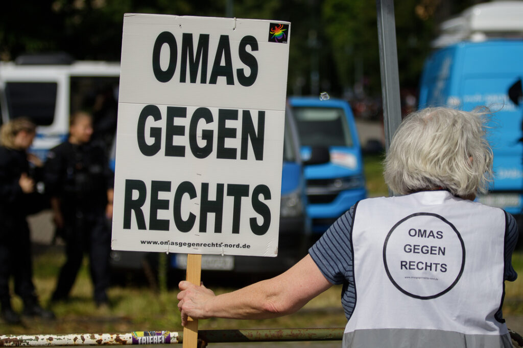 Omas gegen Rechts