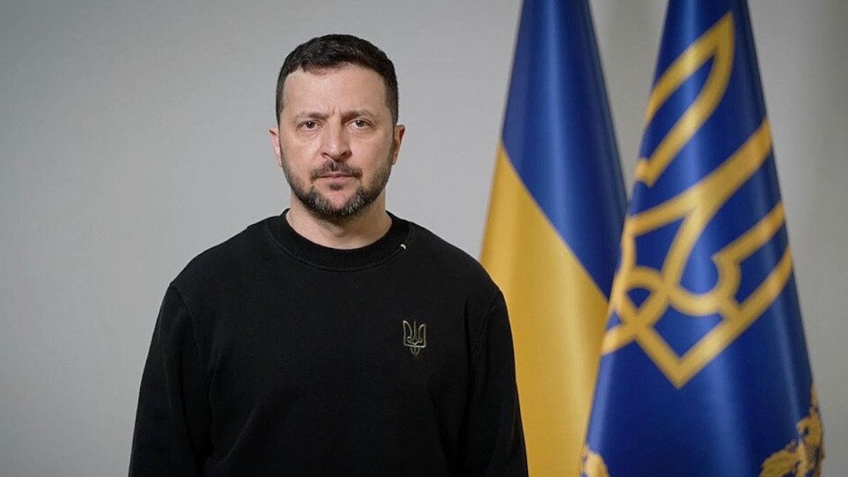 Selenskyj vor Flagge