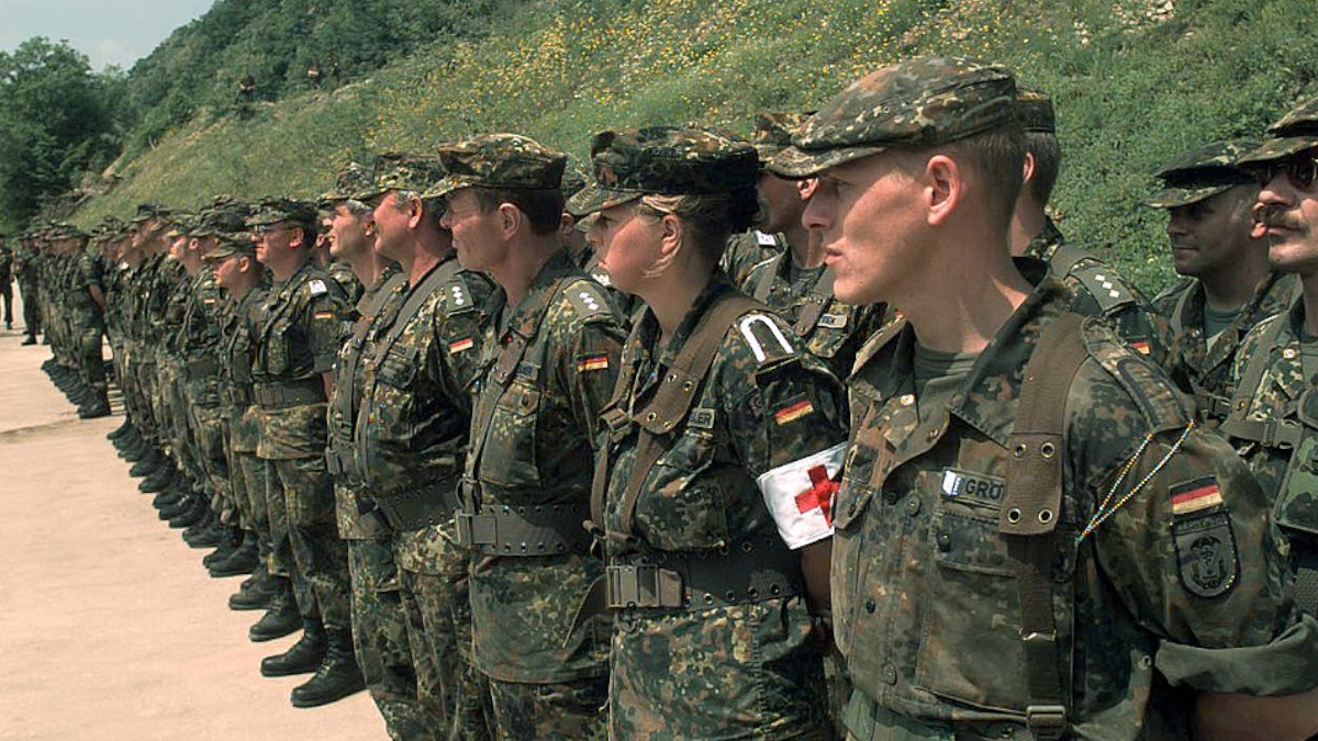 Bundeswehr-Soldaten, Bosnien, 2001