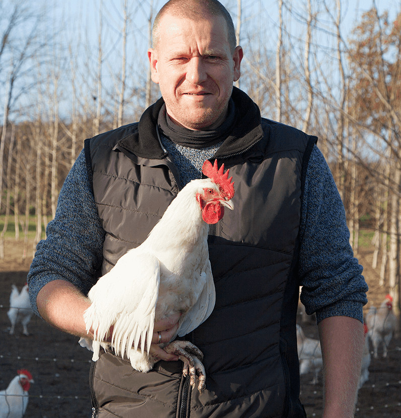 Noch einer mit Huhn, nein, hier mit Hahn: Carsten Bauck. | Foto: Bauckhof