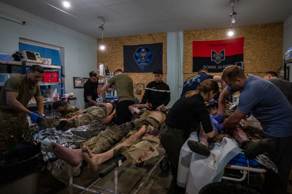 Erste Hilfe vom medizinischen Dienst des 1st Assault Regiment (da Vinci Bataillon). Bild: Alina Mykhailova