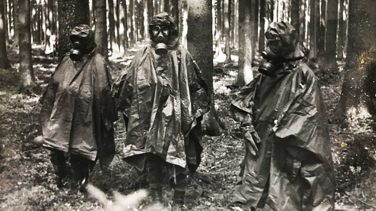 Bundeswehr-Soldaten in Gasmasken