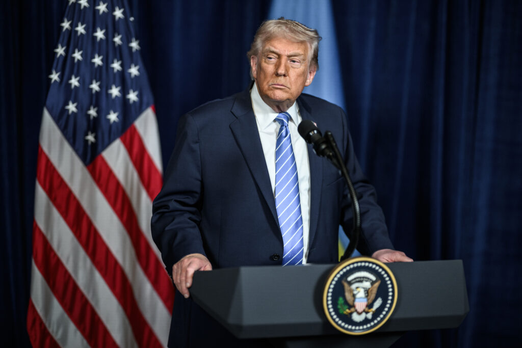 Donald Trump misstrauisch