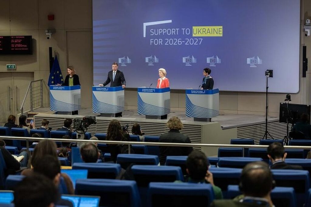 Kommissionspräsidentin von der Leyen präsentiert das 90-Milliarden-Unterstützungspaket für die Ukraine