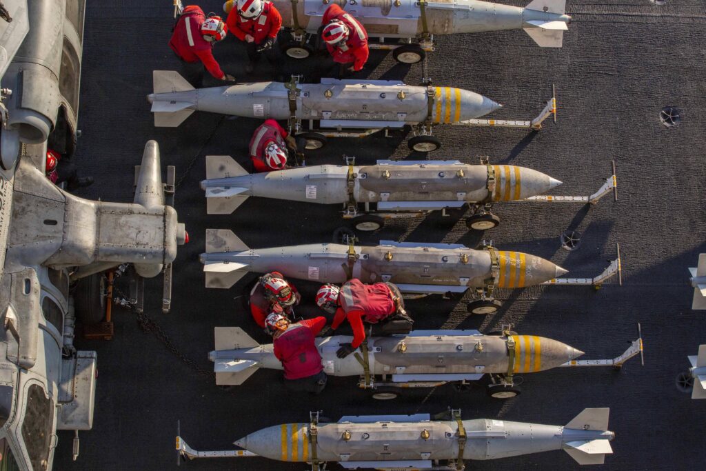 Raketen zur "Befreiung" des Iran auf dem Flugzeugträger USS Abraham Lincoln. Bild: U.S. Navy