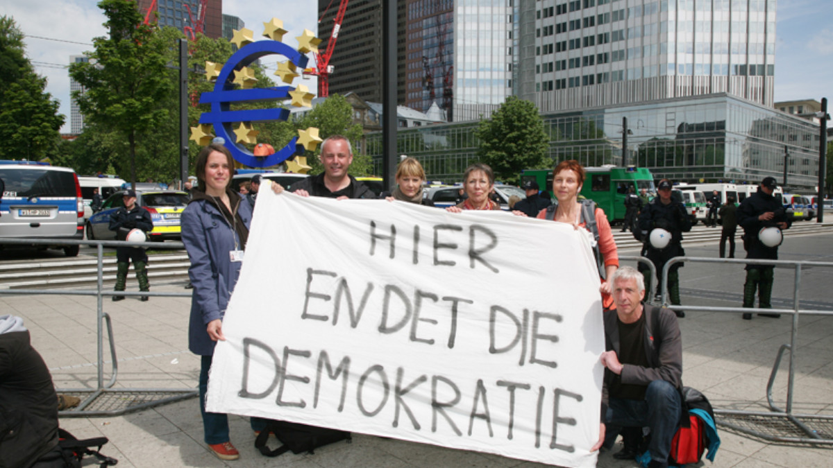 Hier endet die Demokratie.