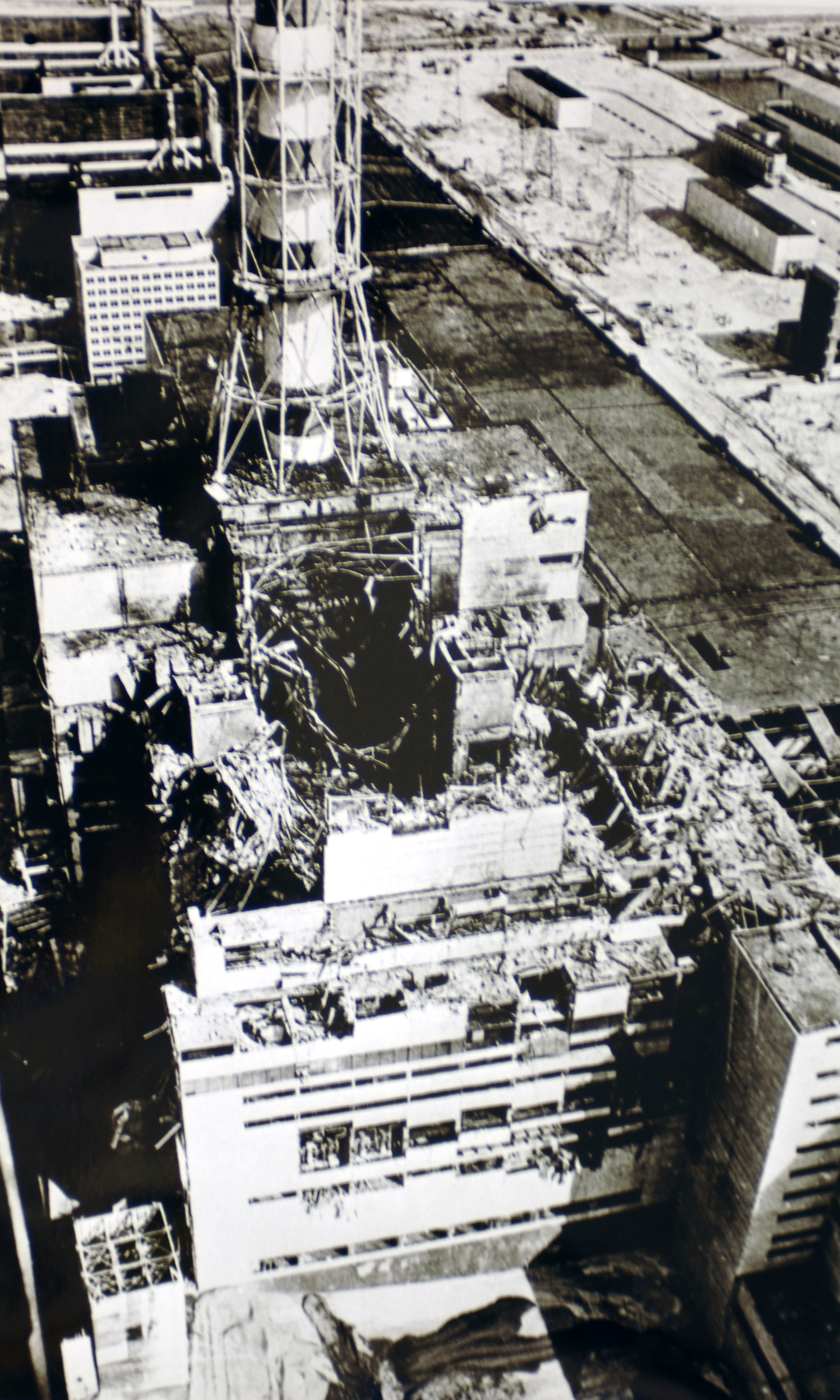 Der zerstörte Reaktorblock von Tschernobyl 1986 | Foto: USFCRFC / IAEA Imagebank