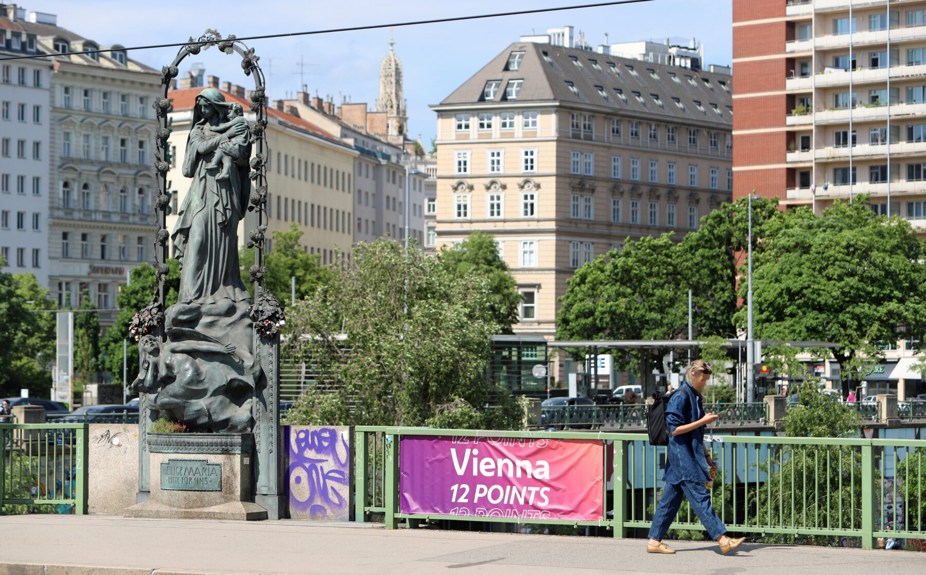 Die fleißig angebrachten ESC-Werbungen gehen im Stadtbild unter.