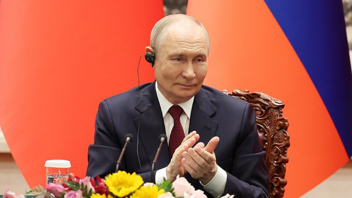 Vladimir Putin at press conference in Beijing 