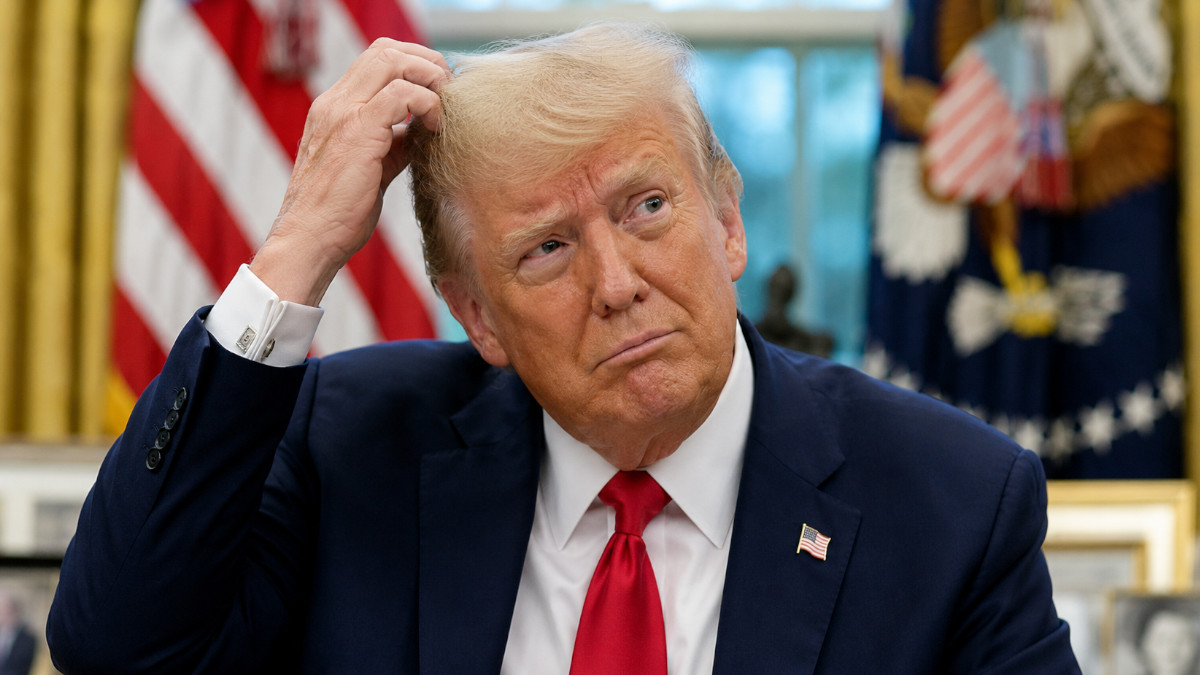 Ein ratloser Donald Trump. KI-generiert.