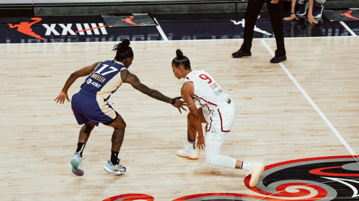 Szene aus einem WNBA-Spiel, Basketball
