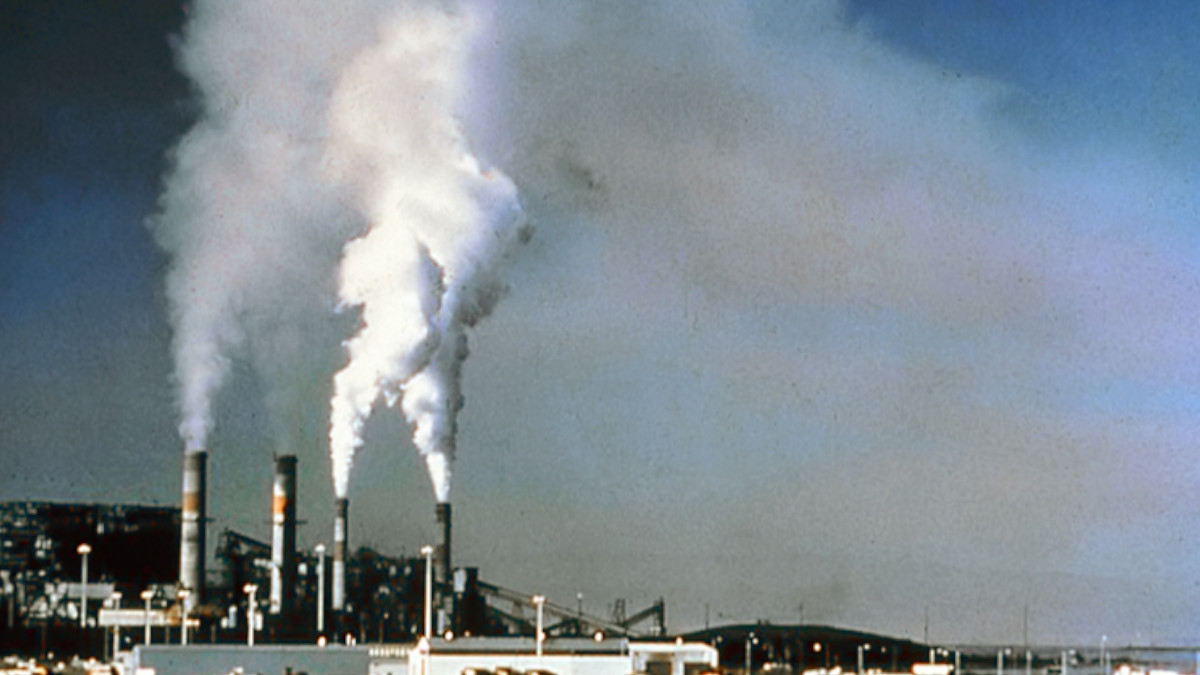 Air pollution by industrial chimneys