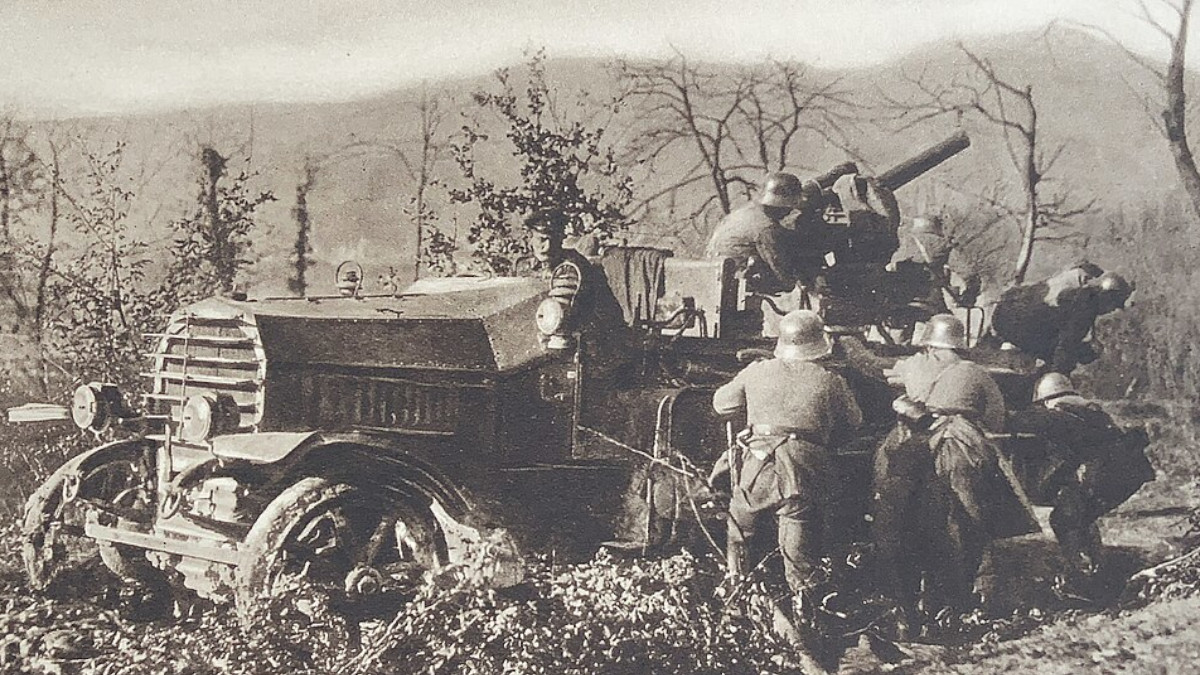 8,8-cm Kraftwagenflakgeschütz in Tätigkeit (Erster Weltkrieg)