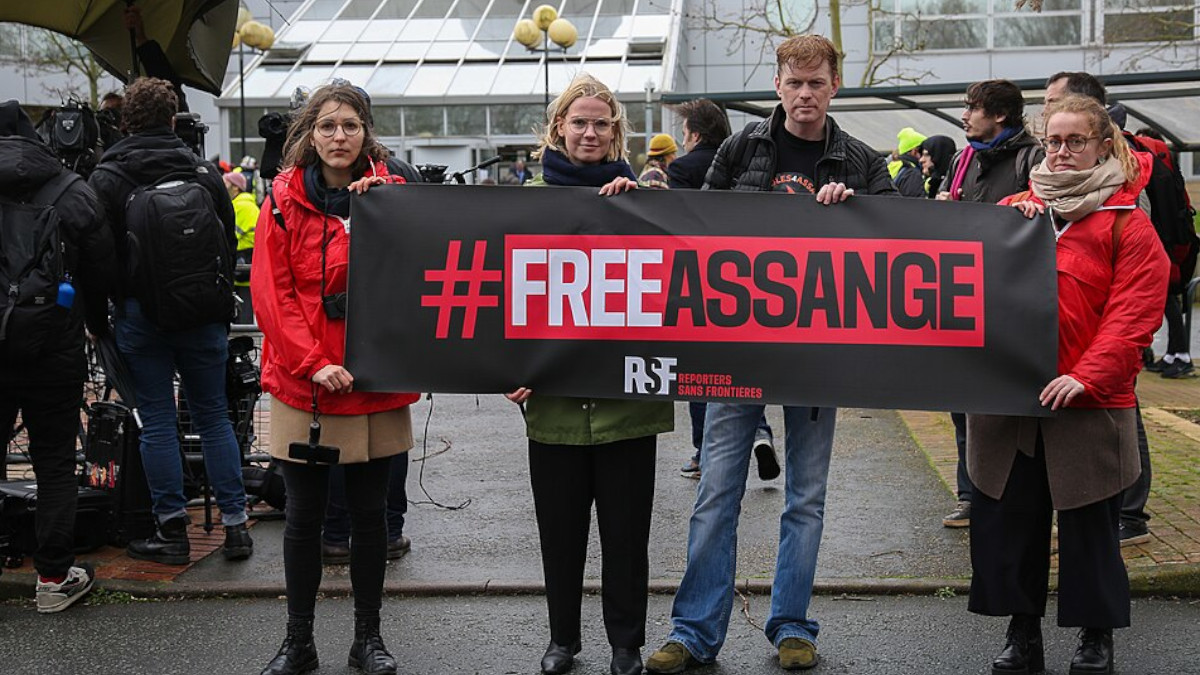 Free Assange, Whistleblowing